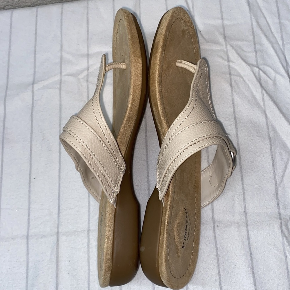 St John’s Bay, Zina Sandals, 8.5 M Tan, Women Memory Foam Sandals, New - Picture 5 of 7